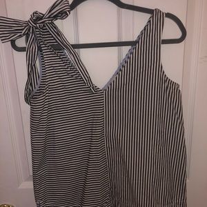 Striped top with bow on the shoulder
